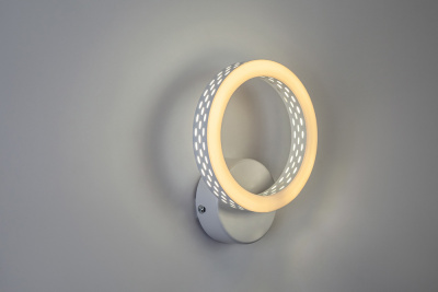 Настенный светильник Escada 10240/1 LED*7W White